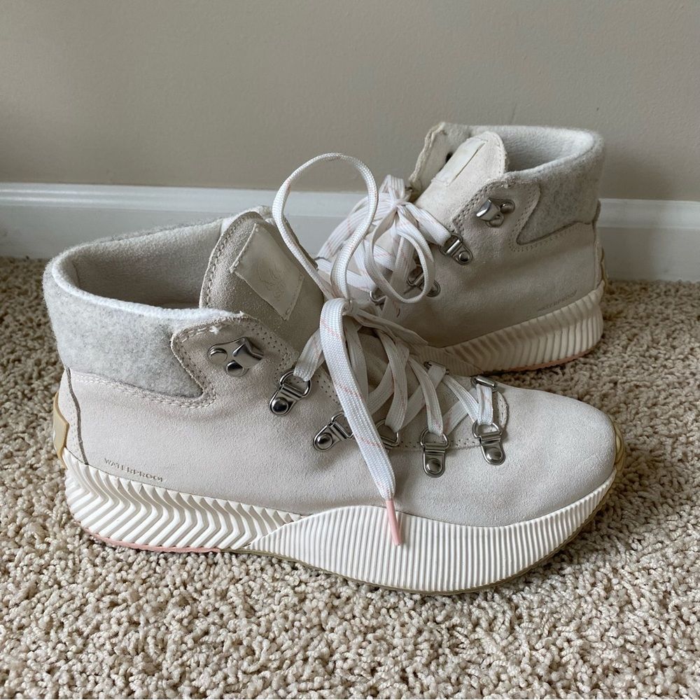 Sorel Out n About Sneaker Boots Duck Boots White size 8.5 EUC
